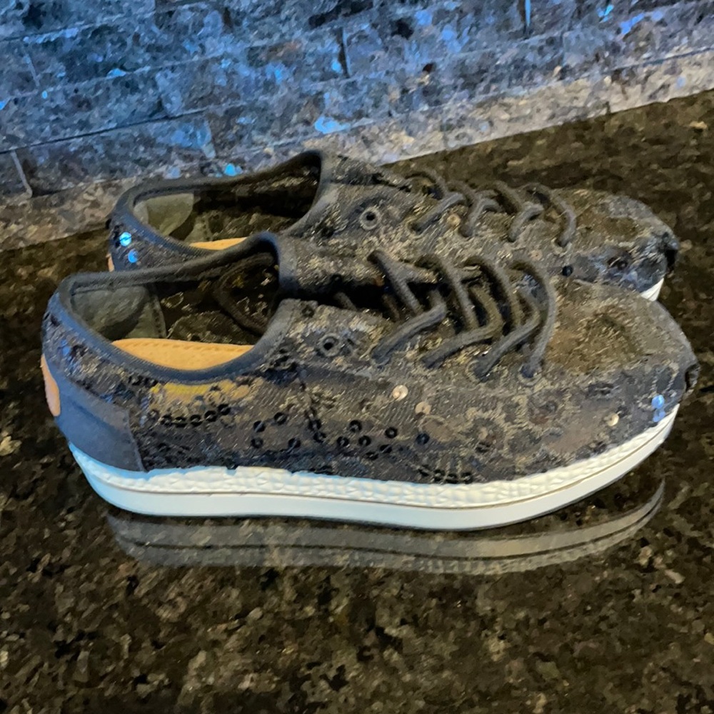 Tiosebon woman’s black sequin embellished runners, size W38, new, never worn!